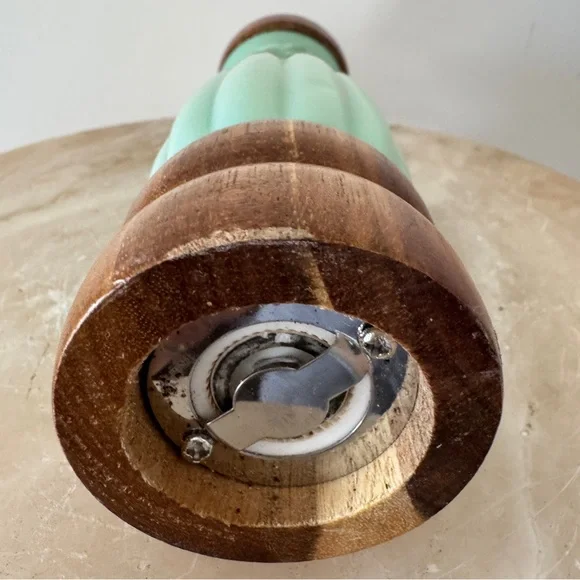 Pioneer Woman Jadeite Pepper Mill Grinder - Picture 4 of 5